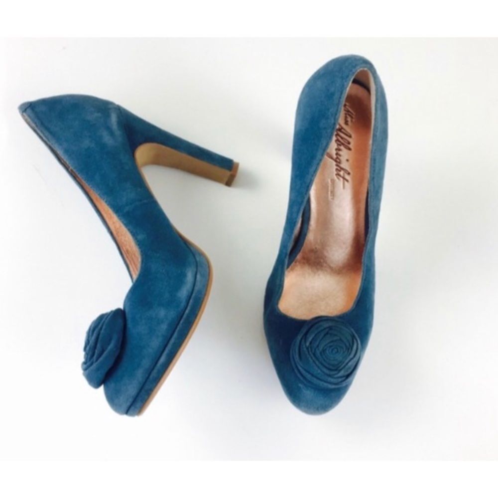 Miss Albright Anthropologie Melia blue suede rosette pumps